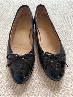 CHANEL Black Patent Cap-Toe Ballet Flats with Bow
